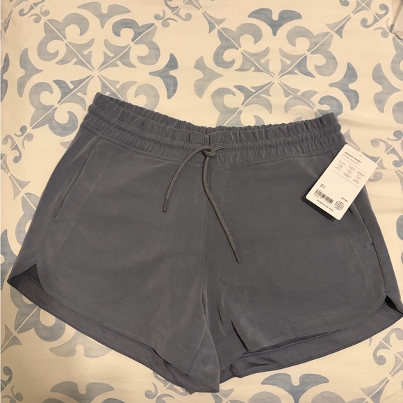 Athleta Pants - ATHLETA Seasoft Mid Rise 4” Short